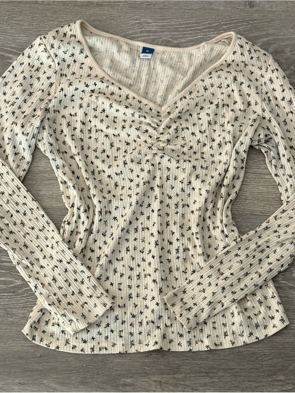 Old Navy Cream Long-Sleeve Ribbed V-Neck Top with Black Floral Print
